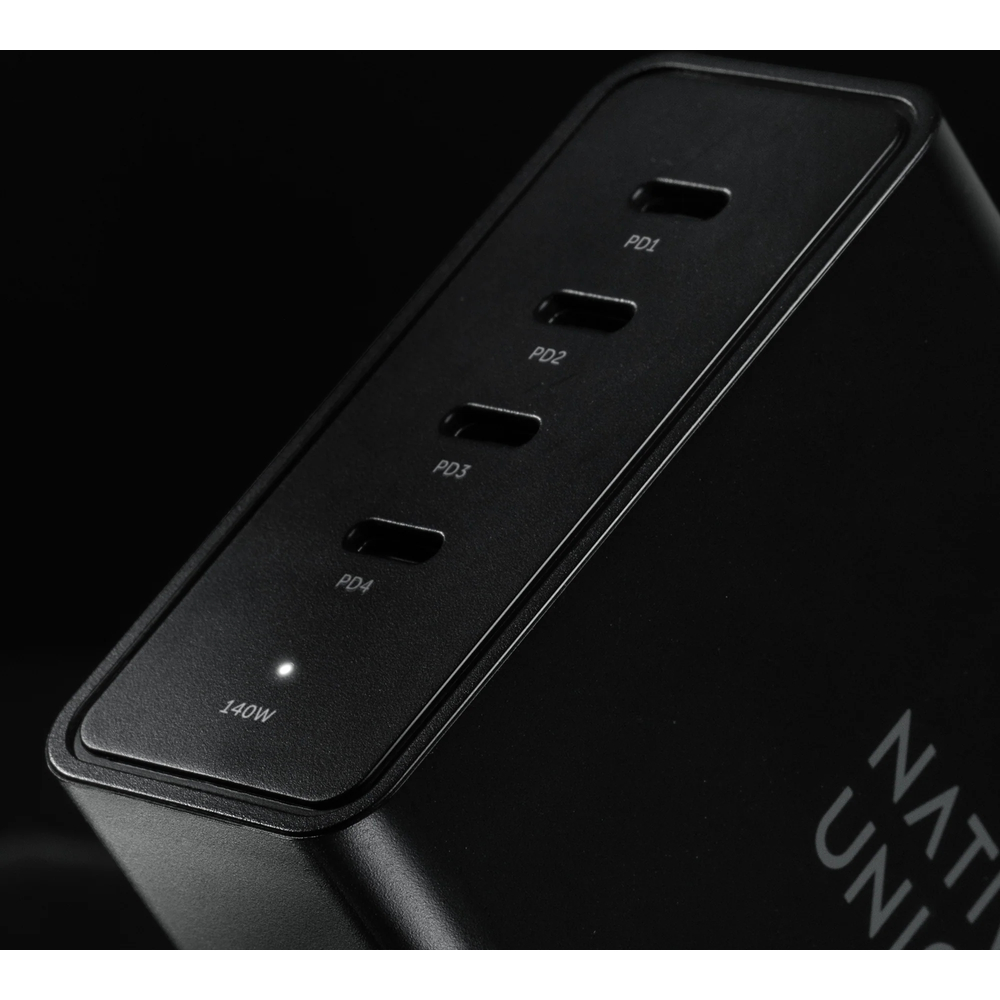 FAST-PD140-BLK-EU FAST GAN CHARGER PRO PD 140W-BLACK-EU, СЗУ 140W,  разъёмы USB-C . Цвет: чёрный